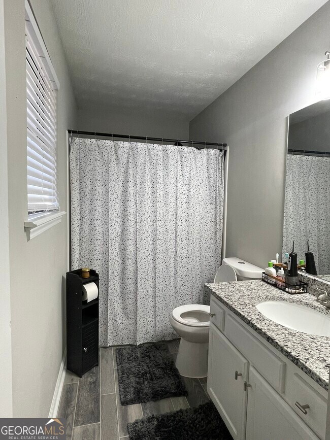Building Photo - 6205 Littleton Dr
