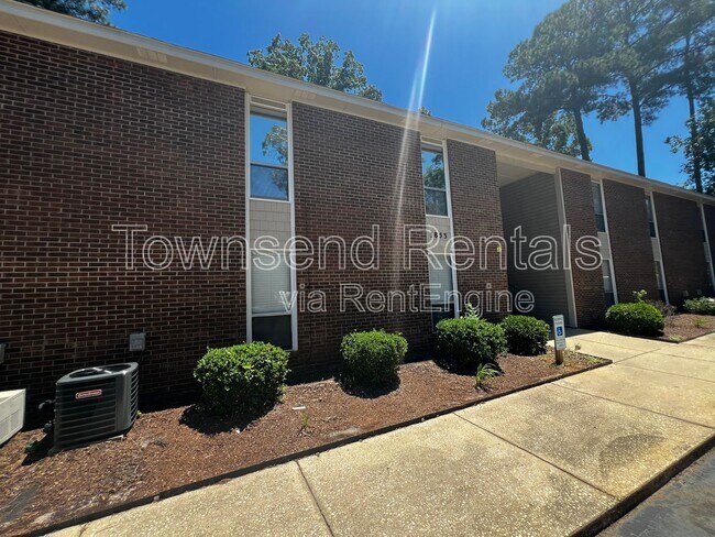 Building Photo - 5853 Century Oaks Dr