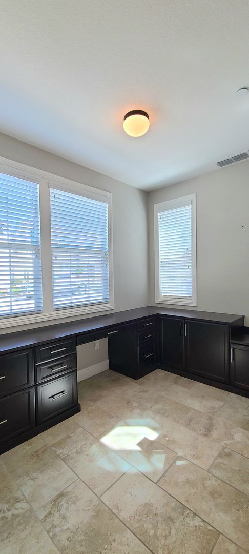 Building Photo - Beautifull Single Family Home in Folsom w/ Solar, Tankless Water Heater, Pool Access, Bonus Room ...