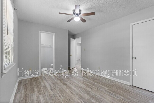 Building Photo - 518 Aspen Dr