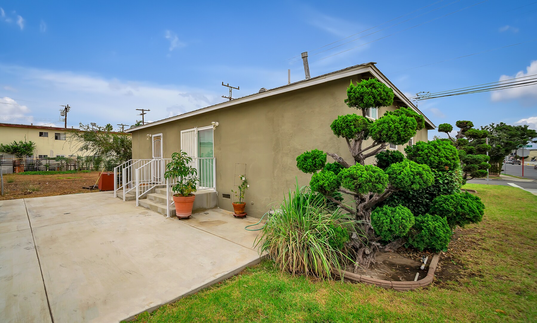 Building Photo - 16711 S Berendo Ave