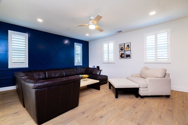 Building Photo - Gorgeous Custom Upgraded Serrano Home!