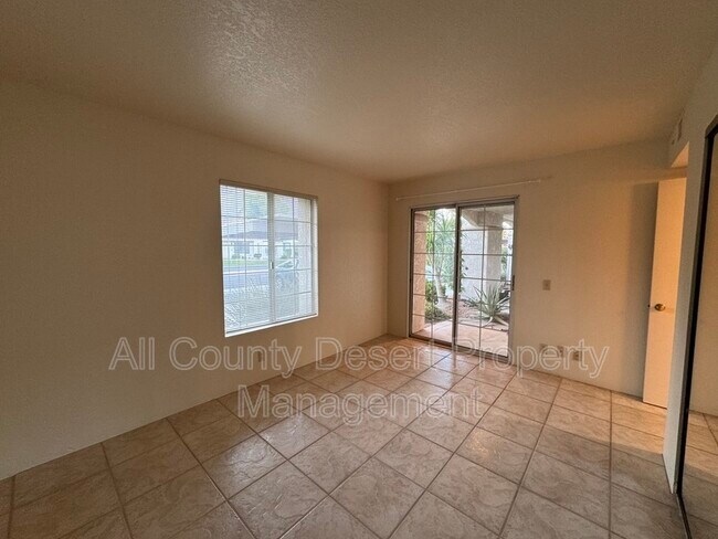 Building Photo - 2701 E Mesquite Ave