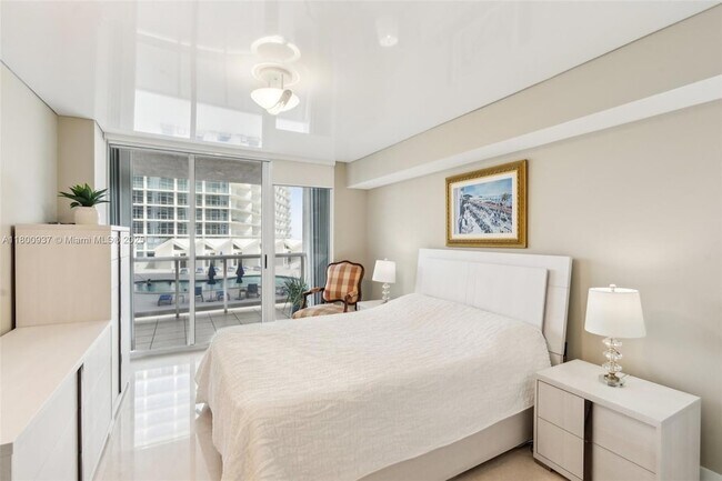 Building Photo - 16711 Collins Ave