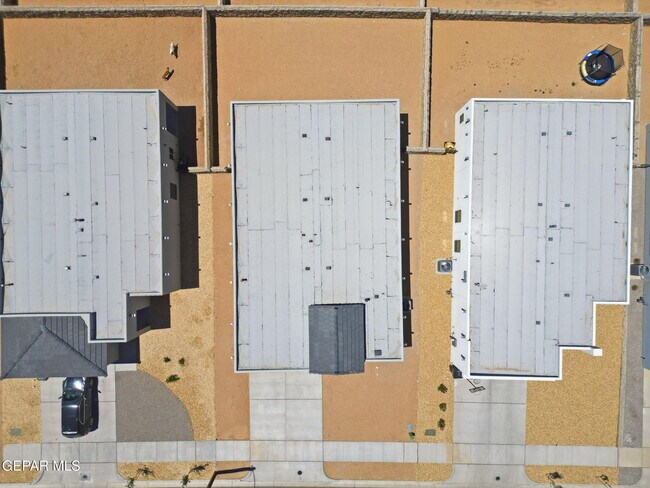 Building Photo - 909 Larkhall Pl