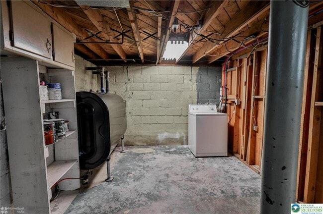 Building Photo - 1557 Greenview Dr
