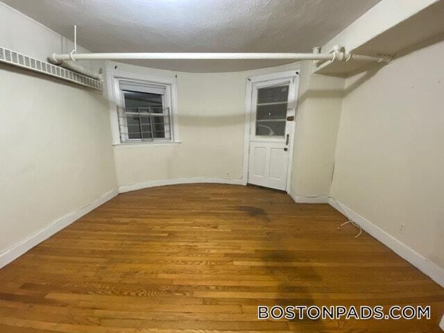 Building Photo - 1589 Beacon St