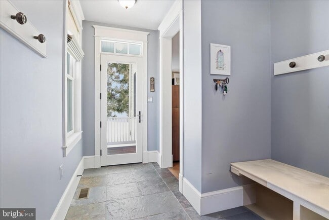 Building Photo - 511 N Fillmore St