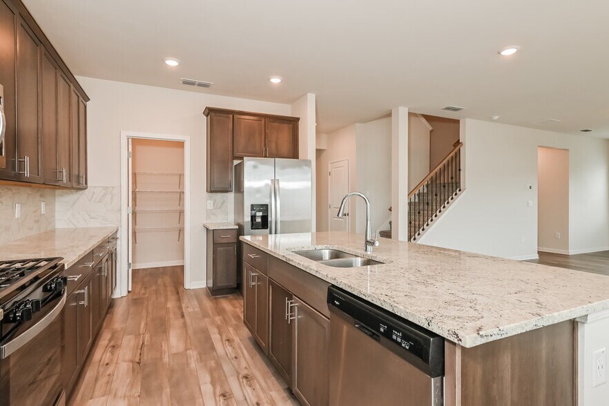 Building Photo - 5922 Green Ash Ct