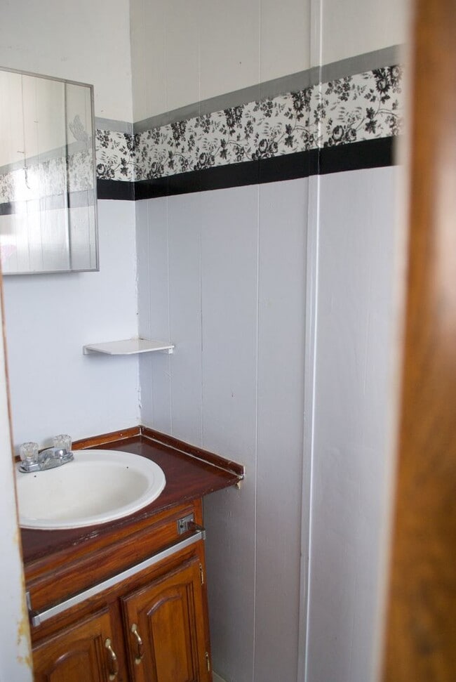 Building Photo - Cozy 3 Bed, 1.5 Bath Home in Idaho Falls!