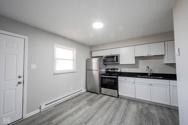 Building Photo - 570 US-52