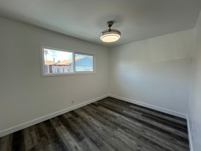 Building Photo - Cozy 2 bedrooms house + 1 bath.  Newly upg...
