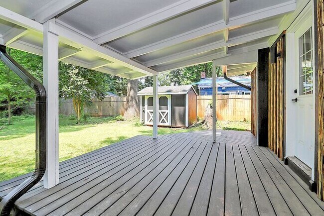 Building Photo - Beautifully Renovated 3BD/1BA Ranch in Sen...