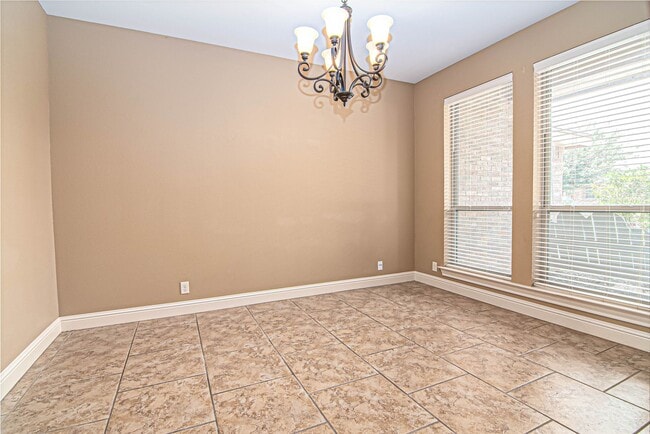 Building Photo - 5811 Oak Creek Drive