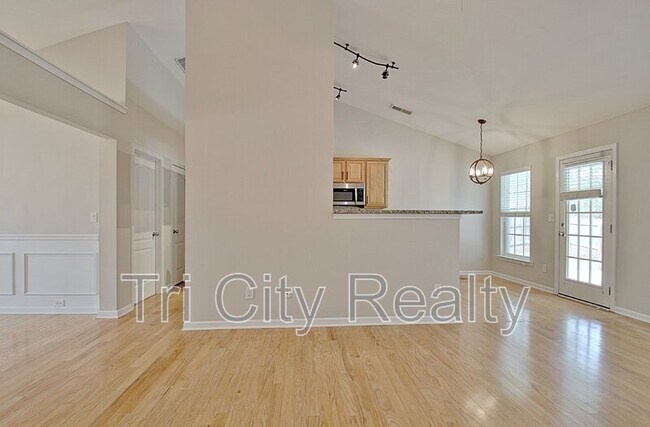 Building Photo - 341 Hunterian Pl