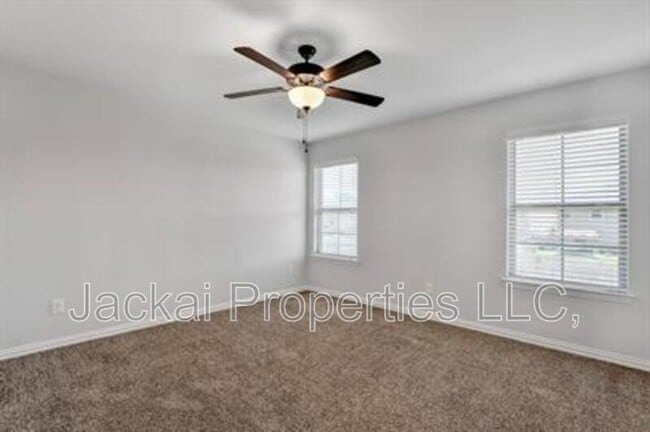 Building Photo - 232 W Lake Ave