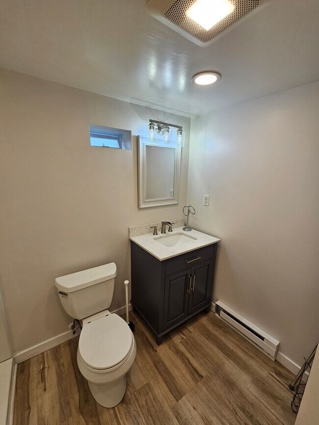 Building Photo - New 1 Bed unit - Safe, cool, clean, and nice.