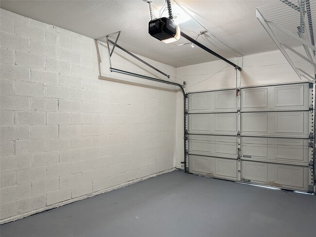 Building Photo - 5515 Strack Rd