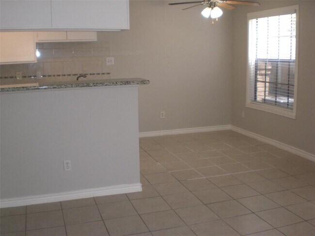 Building Photo - 12660 Ashford Point Dr