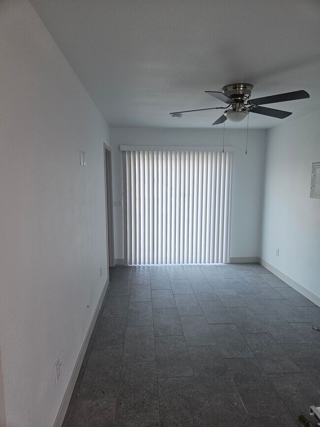 Building Photo - 183 Hacienda Loop