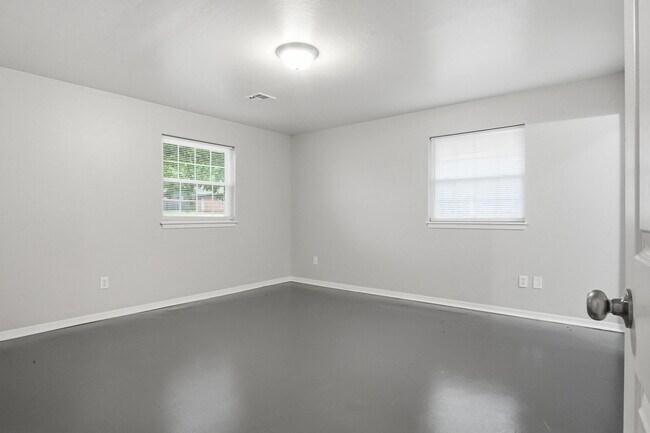 Building Photo - 3717 N Eagle Ln