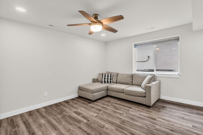 Building Photo - Spacious 6 Bed Home with Dual Kitchens, EV Charging & Modern Finishes in Layton