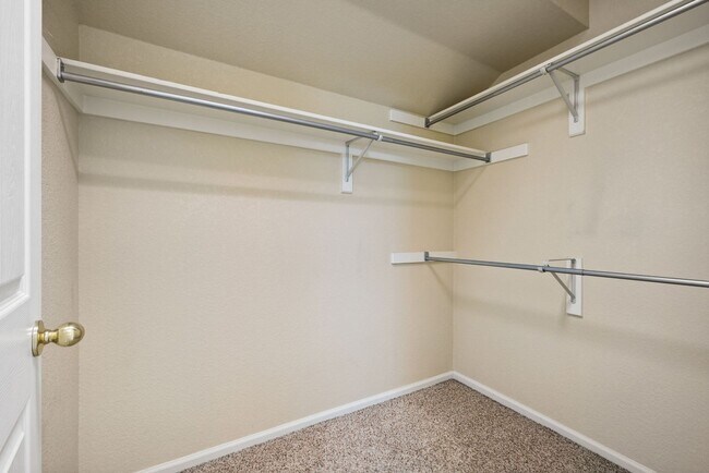 Building Photo - 2 Bedroom townhome in Denver