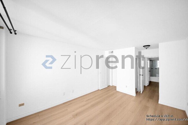 Building Photo - 421 La Fayette Park Pl