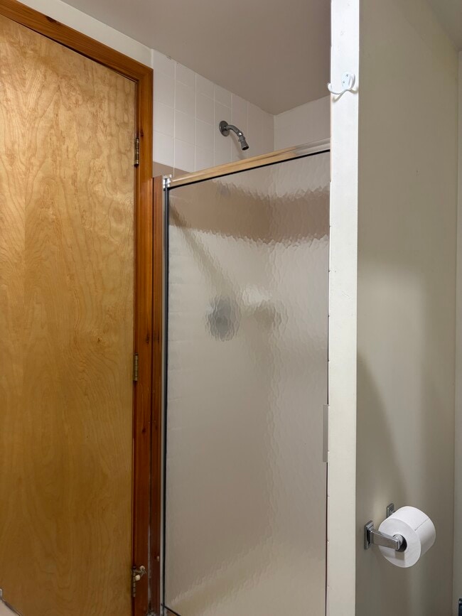 Building Photo - 6526 Bettys Ln