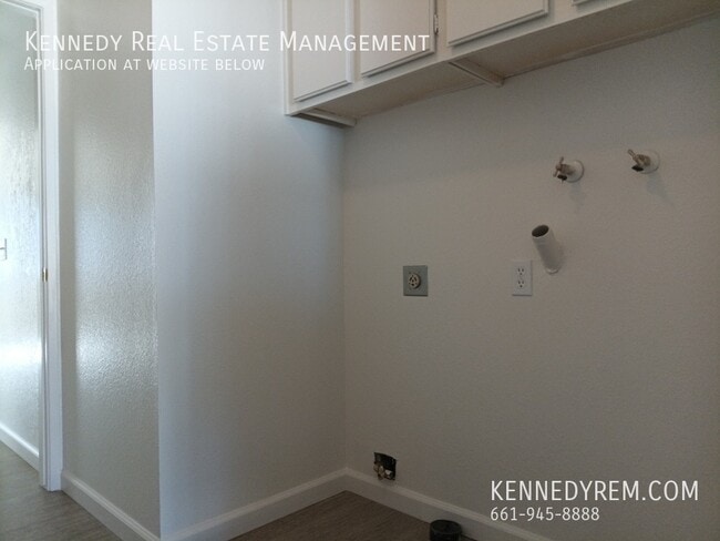 Building Photo - 1822 W Ave K9