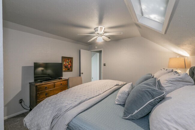 Building Photo - Charming Bungalow - Arlington Heights