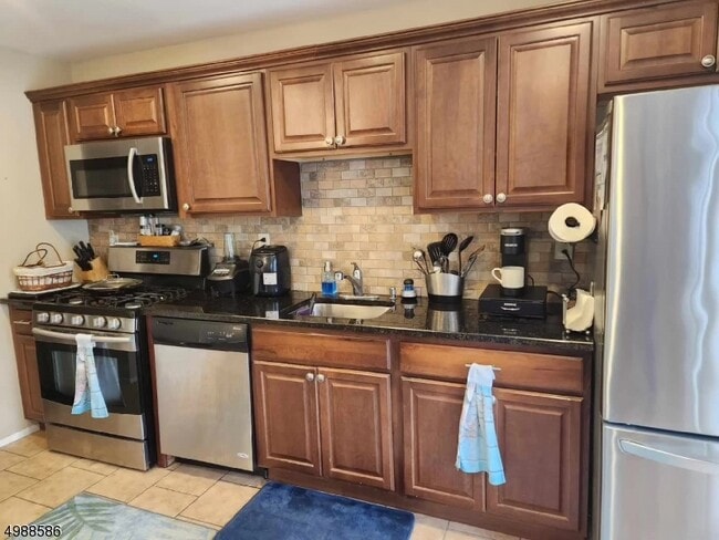 Building Photo - 64 Sycamore Ct