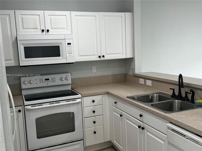 Building Photo - 1480 NE 33rd Ave