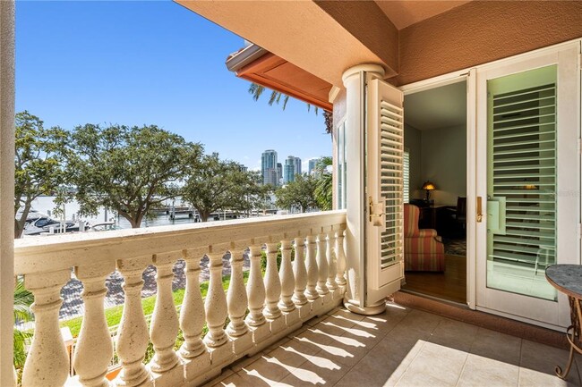 Building Photo - 515 5th Ave NE