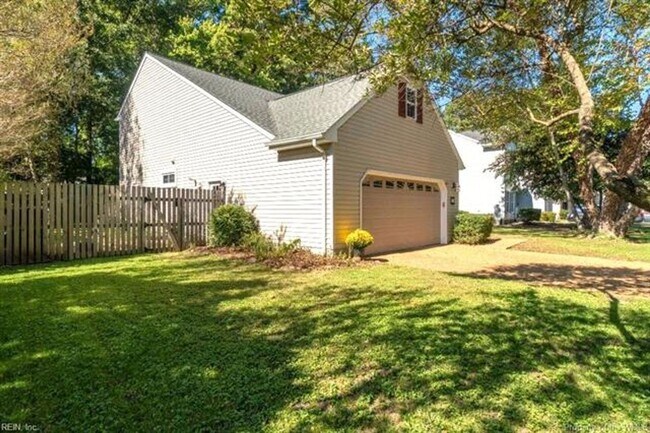 Building Photo - 305 Peachtree Ln