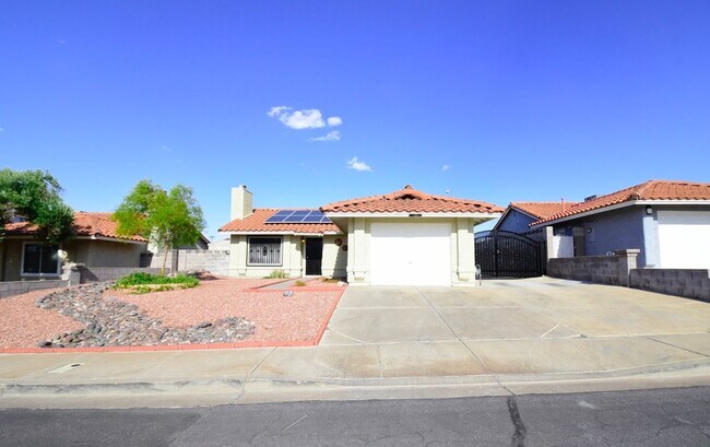 Building Photo - Spacious 2 Bedroom, 2 Bath Single-Story Home