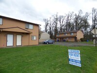 Building Photo - Rent Special: 1/2 Off May's Rent - 2 bed Townhome