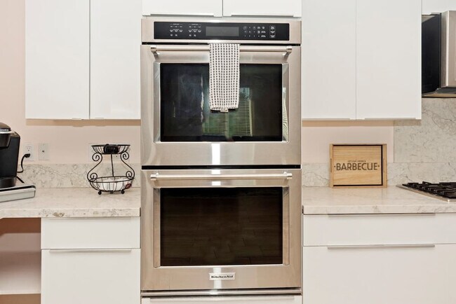 Building Photo - 17055 Rock Rd