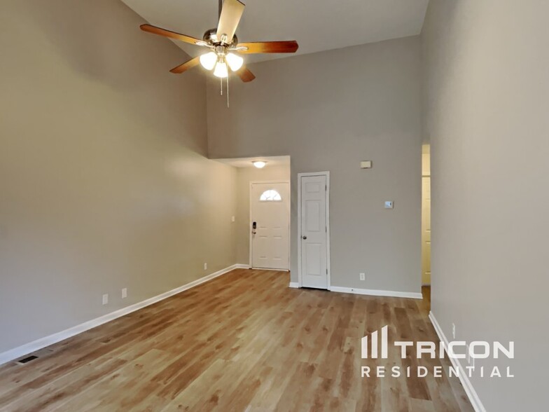 Building Photo - 2432 Egret Dr