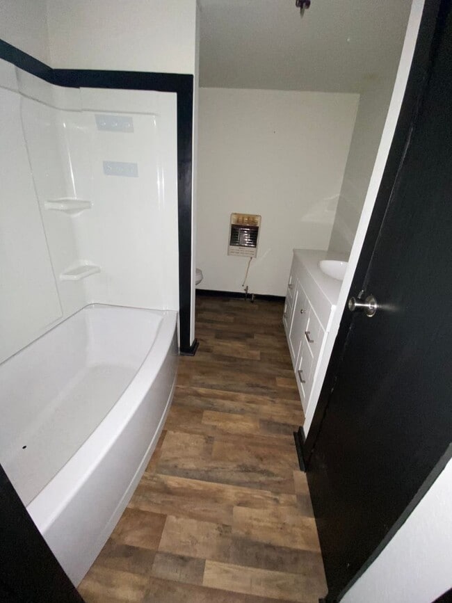 Building Photo - Two Bedroom One Bath