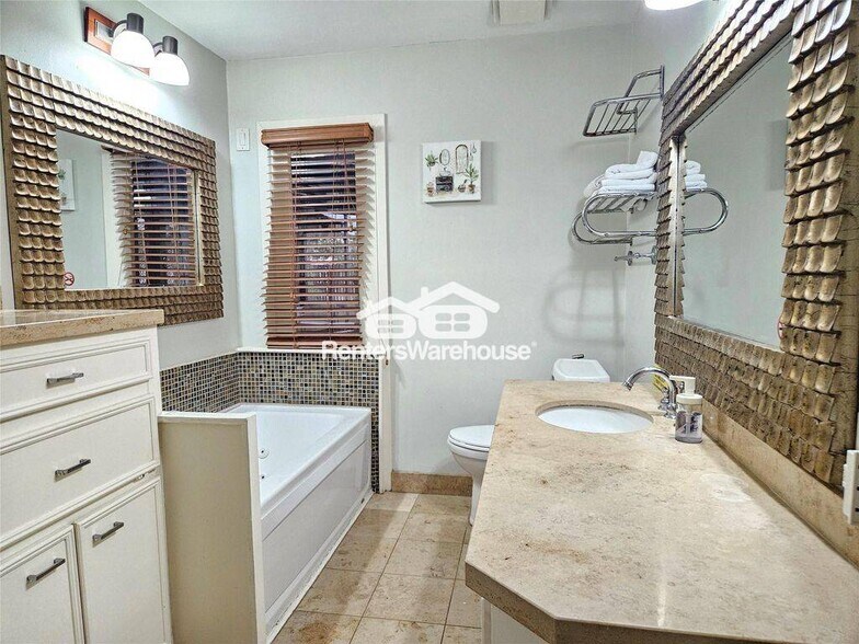 Building Photo - 5203 Chesapeake Way