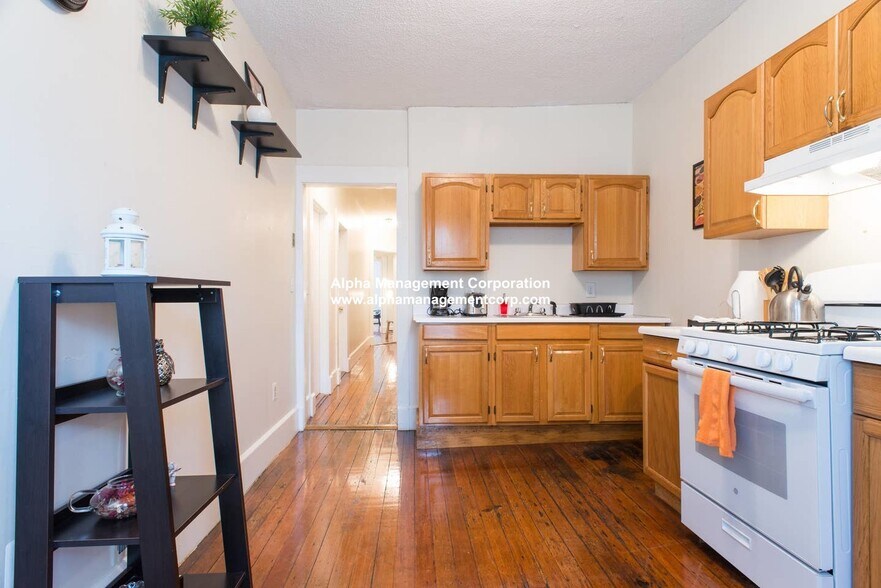 Building Photo - 123 Brook St