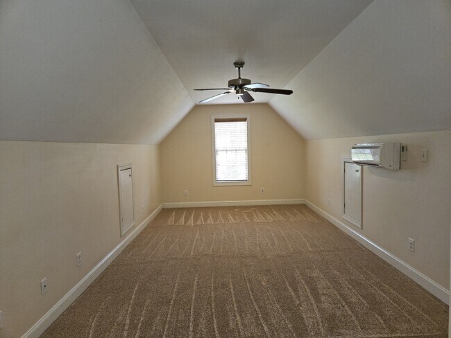 Building Photo - 550 Orchard Falls Dr