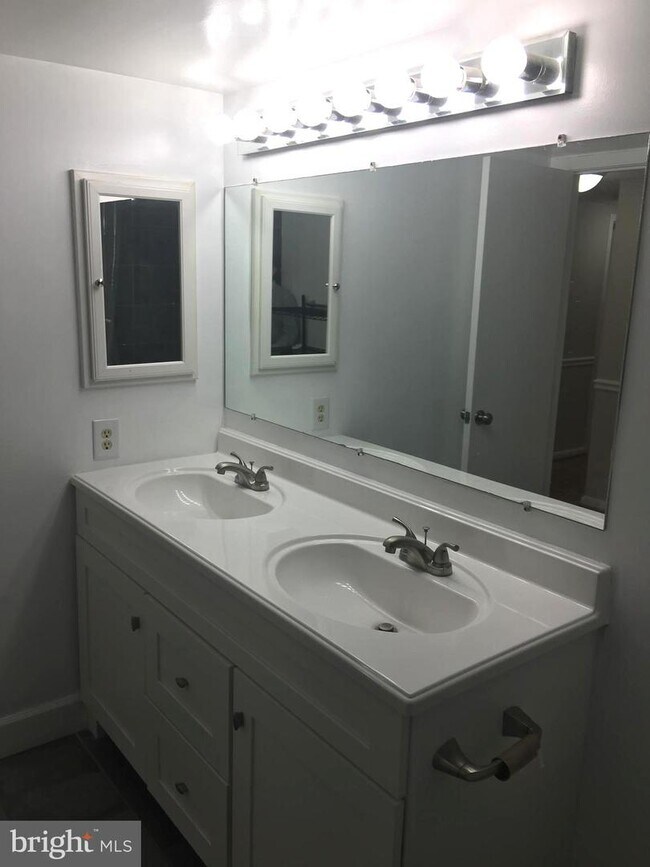 Building Photo - 3713 S George Mason Dr