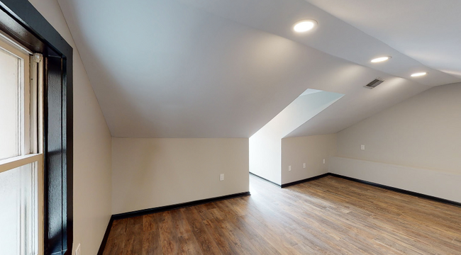 Building Photo - 1819 E Carson St