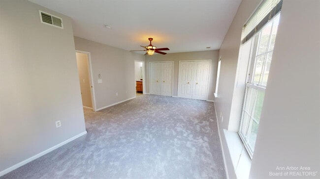 Building Photo - 2666 S Knightsbridge Cir