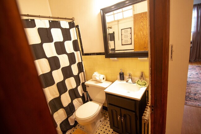 Building Photo - 1514 16th St SE