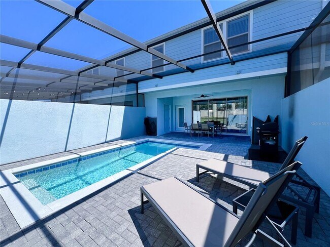 Building Photo - 2442 Dubai St