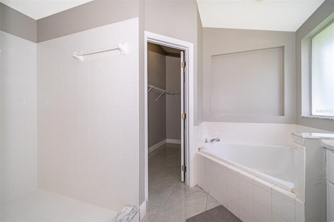 Building Photo - 207 Langham Dr