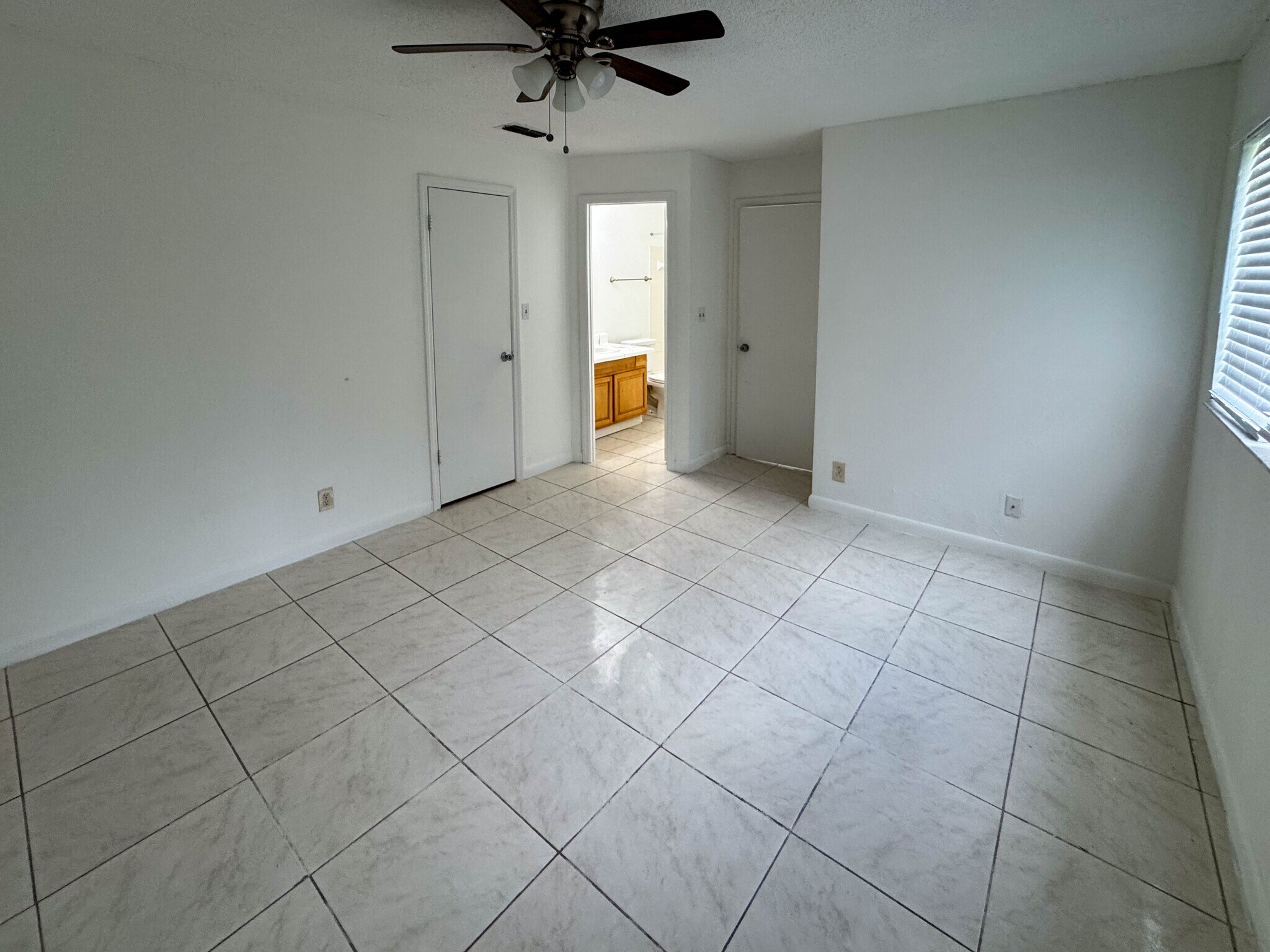 Building Photo - 2866 S University Dr